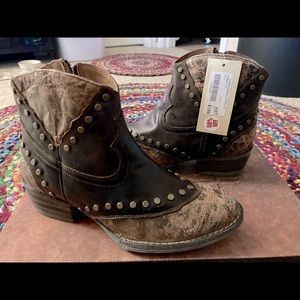 Circle G ankle boots in a size 7. All leather brand new never worn.